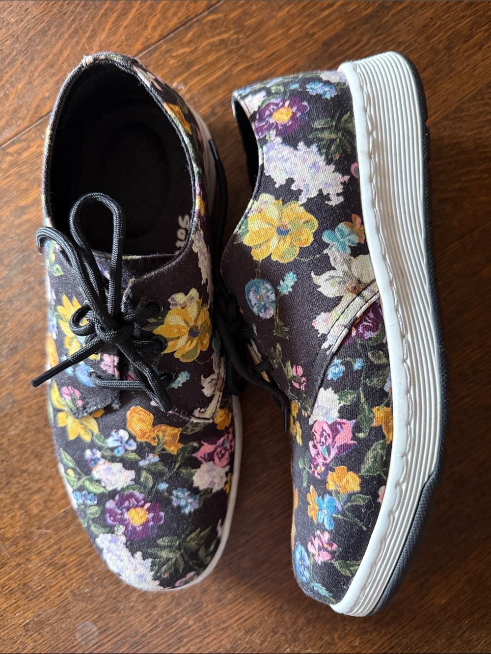 Dr. Martens Floral Canvas Lace-Up Women's Sneakers - Black Floral size 38
